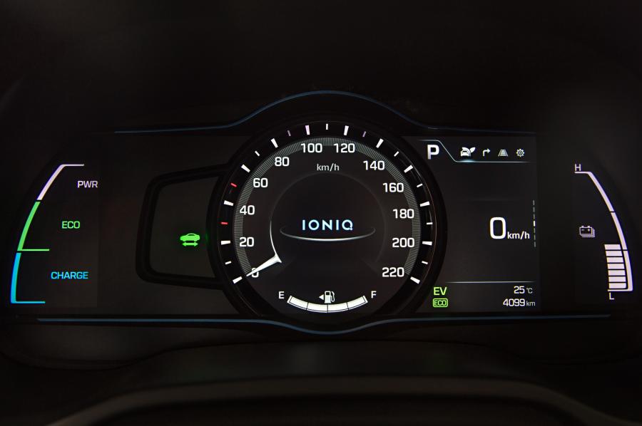 Панель приборов Hyundai IONIQ hybrid (AE) 2018 года  (AU) (фото 37 из 42)